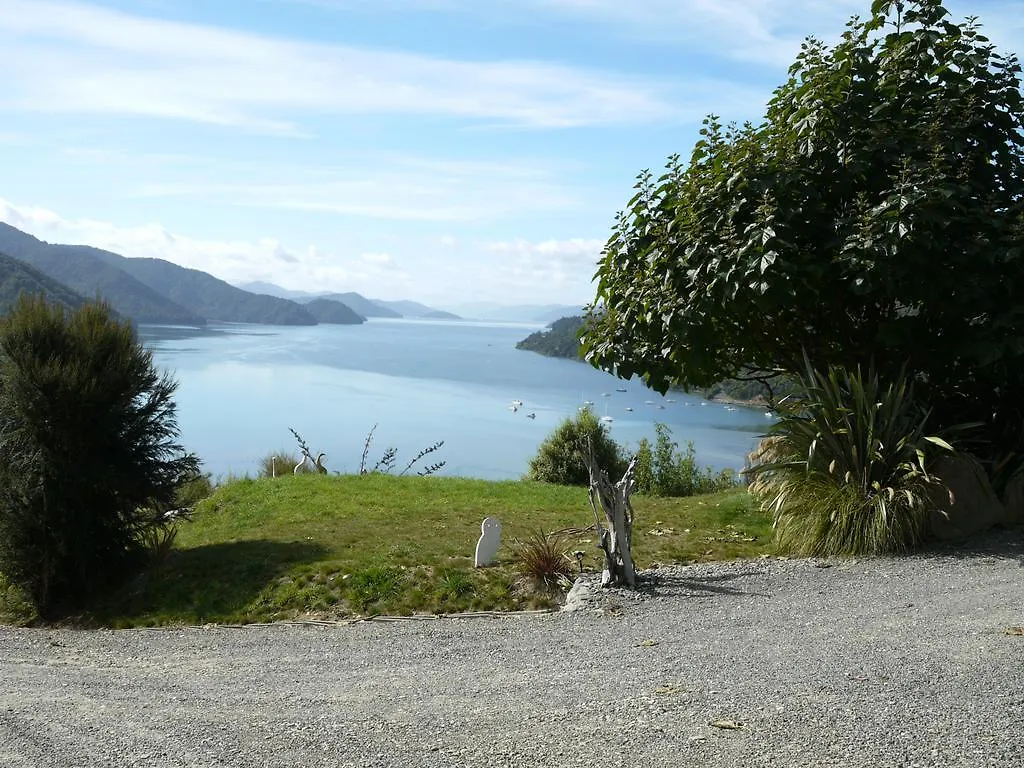 Okiwa Bay Lodge Picton Bed & Breakfast